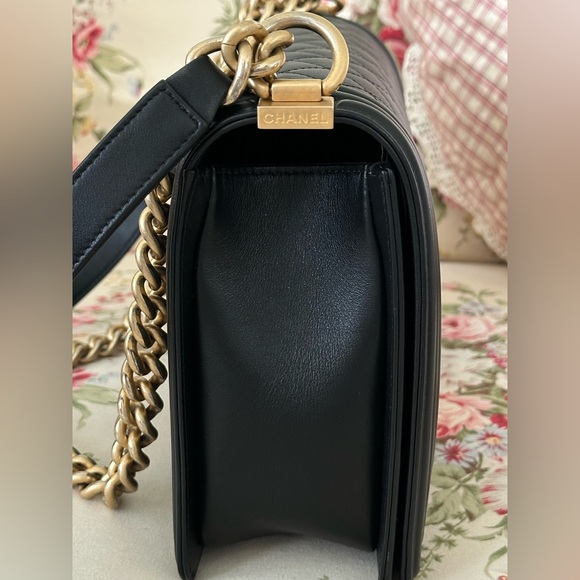 Authentic Chanel Boy. - Picture 6 of 15